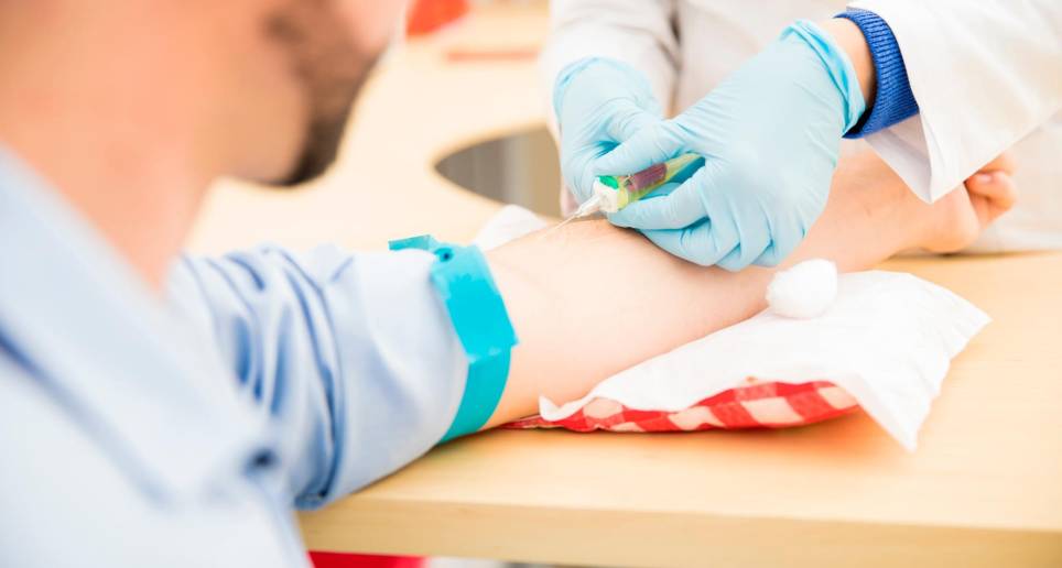 Pruebas de rutina pueden identificar a tiempo y prevenir el desarrollo de diferentes patologías. FOTO: SSTOCK 
