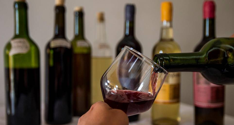 El vino, más que una bebida alcohólica, es para acompañar un plato de comida (maridar) o simplemente de disfrutar una charla o un momento a solas. Foto: Julio César Herrera 