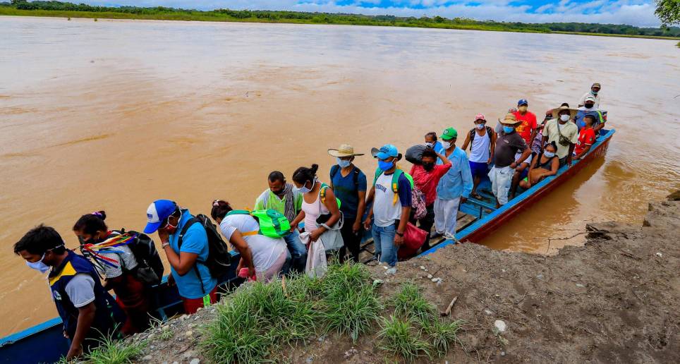 Desplazamientos de campesinos de la vereda Isla Amargura, en municipio de Cáceres. FOTO ARCHIVO: JAIME PÉREZ MUNÉVAR