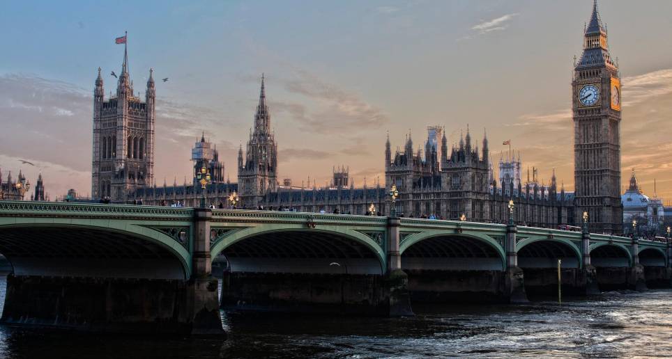 Palacio de Westminster y torre Big Ben en Londres, Reino Unido. FOTO Cortsía Adam Derewecki /Pixabay 