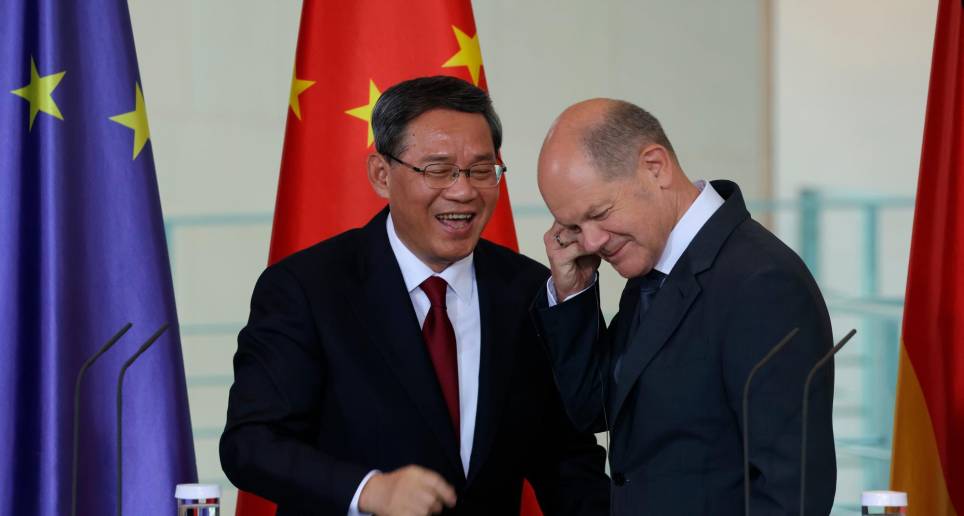 El primer ministro de China, Li Qiang, se reunió en Berlín con el jefe de Gobierno de Alemania, Olaf Scholz, en un intento por potenciar las relaciones del gigante asiático con las potencias de occidente. FOTO getty