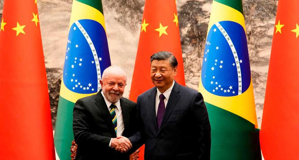 El presidente Luiz Inácio Lula da Silva se reunió con el mandatario de China, Xi Jinping, para intentar fomentar un bloque de diálogo que le ponga fin a la guerra que desató Rusia sobre Ucrania. FOTO Getty