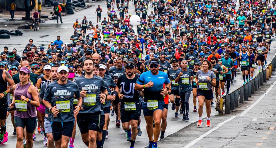 La maratón de Medellín de 2022 contó con la participación de 17.000 corredores. Esa cifra fue un récord. Para la de este año, que es el 3 de septiembre, se esperan 19.000. FOTO Carlos velásquez