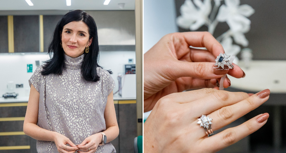 Isabel Henao en el taller de la joyería Inter. A la derecha, dos de las referencias de sus anillos. FOTOS Camilo Suárez.