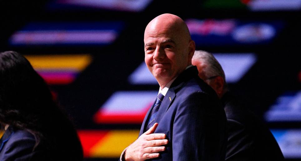Infantino quiere remuneración equitativa para hombres y mujeres en Mundiales de 2026 y 2027