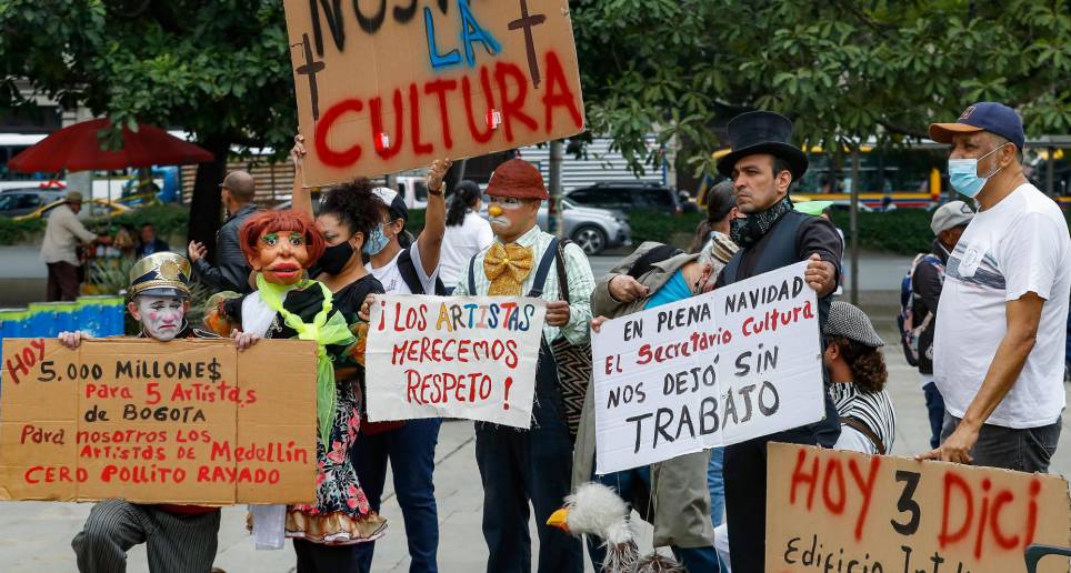 Diversos sectores culturales han protestado en las calles contra la gestión de la secretaría. Foto Julio César Herrera.