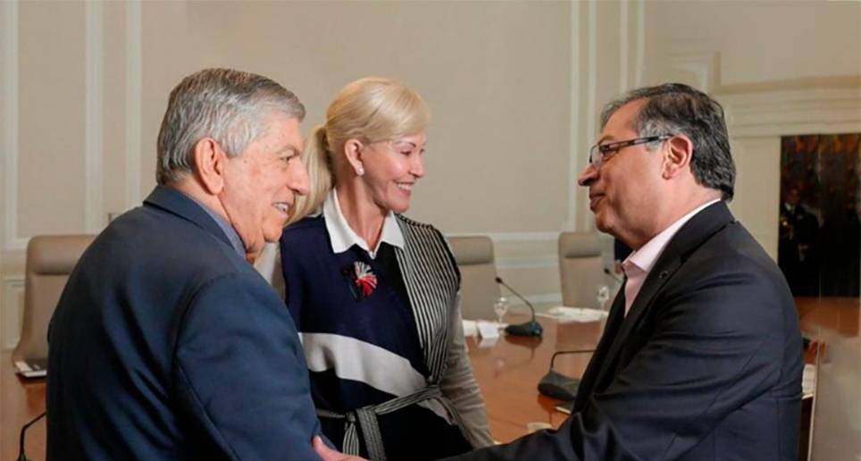 Petro se ha reunido en al menos dos ocasiones en privado con los jefes del Conservador, Liberal y La U, pero no evitó que se rebelaran. FOTO CORTESÍA