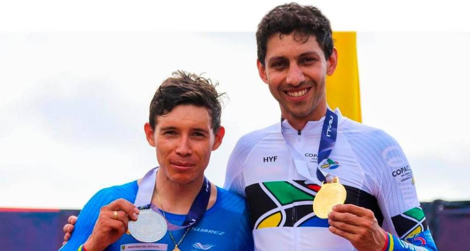 Vargas (der.) es el corredor con más títulos panamericanos de crono. En Panamá celebró con López. FOTO ÁNDERSON BONILLA-CICLISMO EN LÍNEA