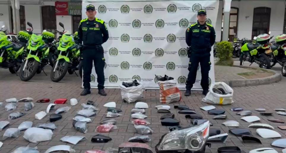 La Policía Metropolitana encontró los 400 espejos robados en un establecimiento comercial de La Bayadera. FOTO: CORTESÍA