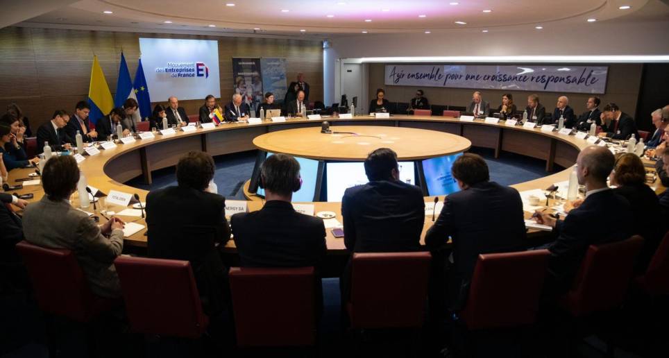 BOGOTÁ 10 de noviembre de 2022. Presidente de Colombia, Gustavo Petro, en reunión con empresarios del sector de energías renovables (MEDEF) (Presidencia de Colombia)