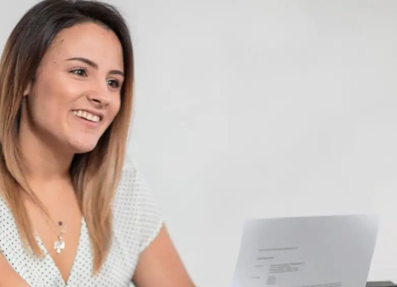 Vacantes en Medellín, Bogotá y Cali están abriendo nuevas puertas laborales a personas bilingües con perfiles más allá del servicio al cliente. FOTO: SHUTTERSTOCK