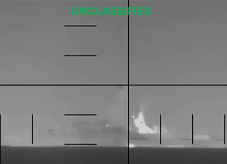 Estados Unidos hundió este miércoles un buque de guerra iraní en el océano Índico. FOTO: Captura de video 