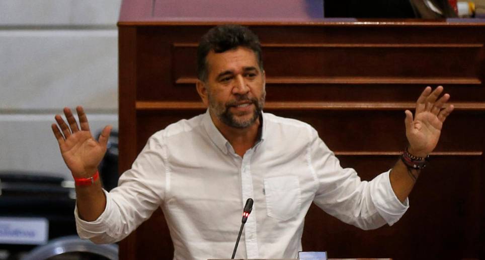 Desde su nombramiento hay polémica sobre la idoneidad de León Fredy Muñoz para ocupar un cargo que exige unos mínimos en el manejo de la diplomacia. FOTO colprensa