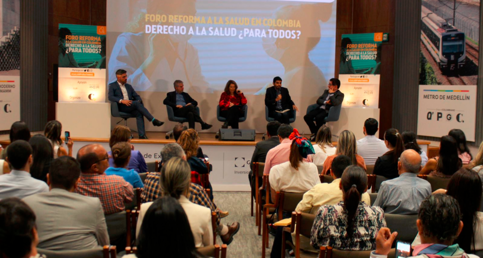 Al foro “Reforma a la salud en Colombia ¿para todos?” asistieron expertos del sector salud y personalidades políticas. FOTO: TOMADA DE TWITTER