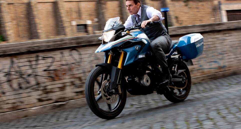 Tom Cruise entrenó motocross para hacer, él mismo, los saltos de esta película. FOTO Cortesía Paramount Colombia