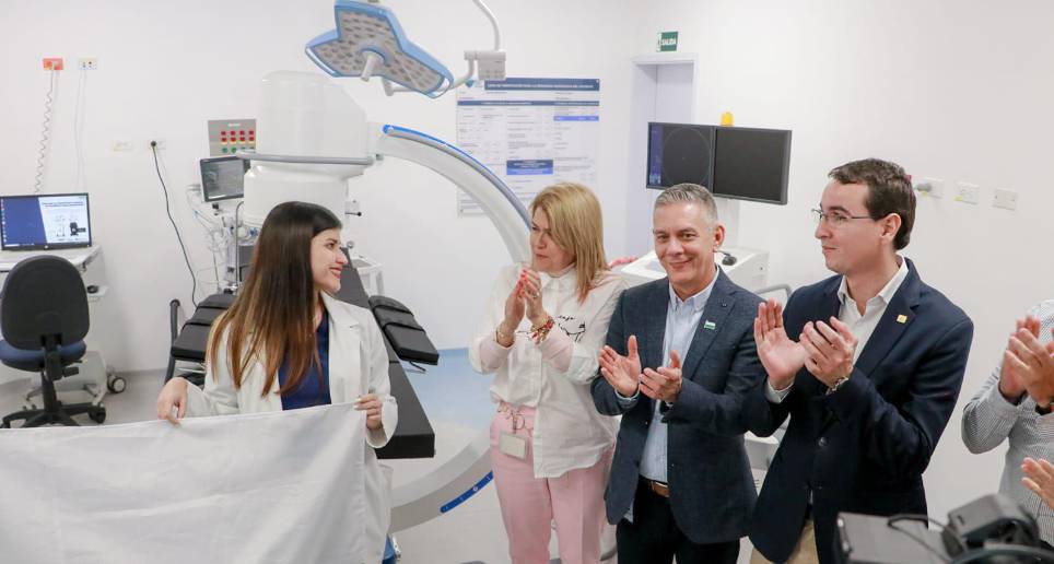 Personal médico ultima detalles para la apertura de las nuevas salas de cirugía. FOTO: Cortesía Área Metropolitana