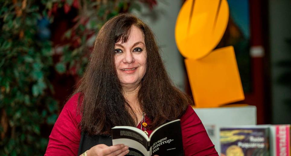 La poeta Mónica Laneri es una de las invitadas al Festival de Poesía de Medellín. FOTO Camilo suárez.