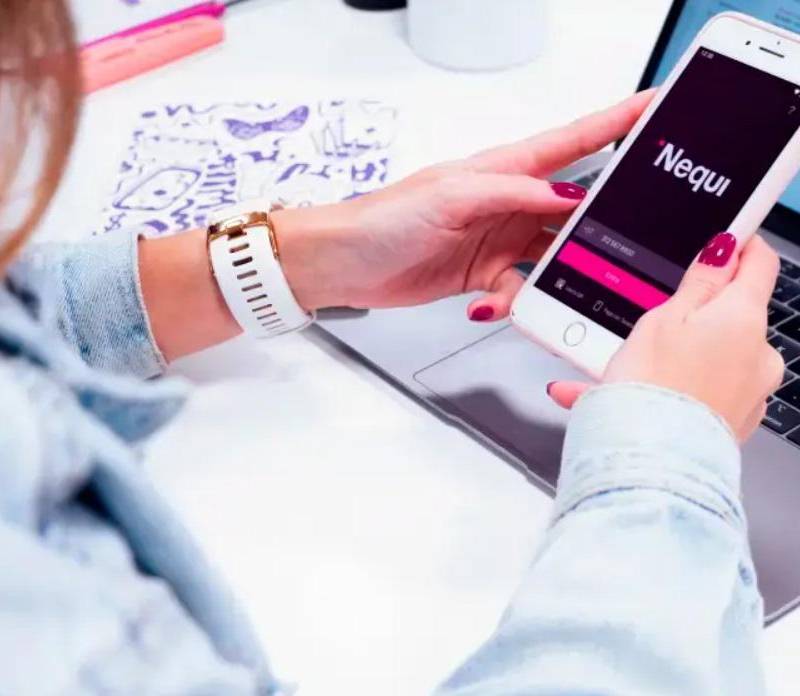 Las transferencias en Nequi se confirman con las iniciales del destinatario y pueden gestionarse desde el historial si hay un error. FOTO cortesía Nequi