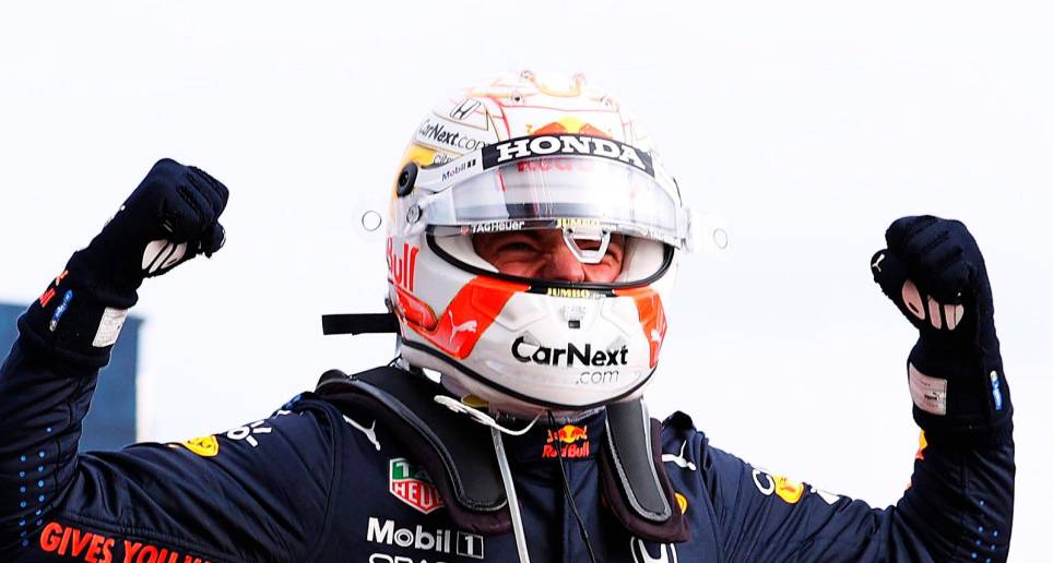 Max Verstappen, neerlandés de 25 años, va por el tricampeonato en la Fórmula 1. FOTO TWITTER @RBR_Daily