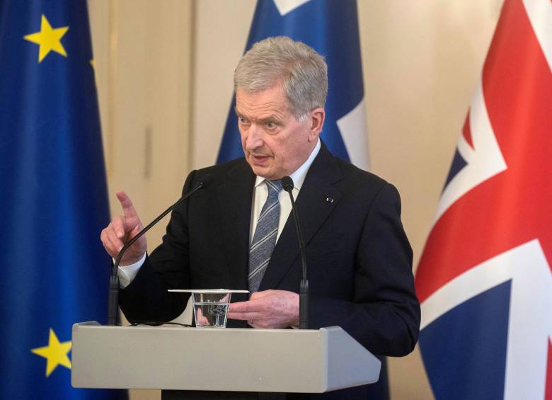 El presidente de Finlandia, Sauli Niinisto, emitió un comunicado junto a la primera ministra Sanna Marin en el que afirmaron que ser miembro de la OTAN reforzaría la seguridad de su país. FOTO EFE