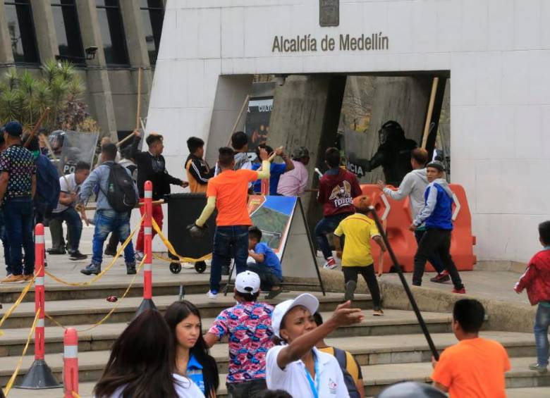 Los indígenas protestan por lo que consideran un abandono y falta de apoyo institucional. Foto: Esneyder Gutiérrez