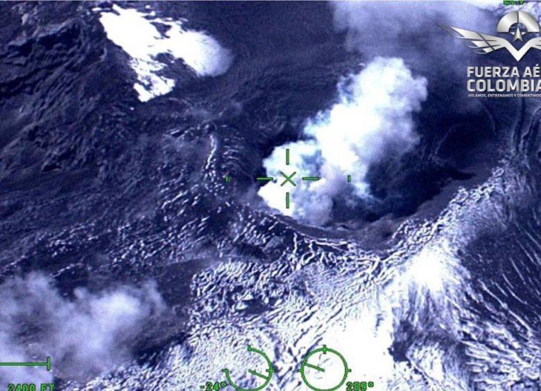 En video: las impresionantes imágenes desde el aire del volcán Nevado del Ruiz