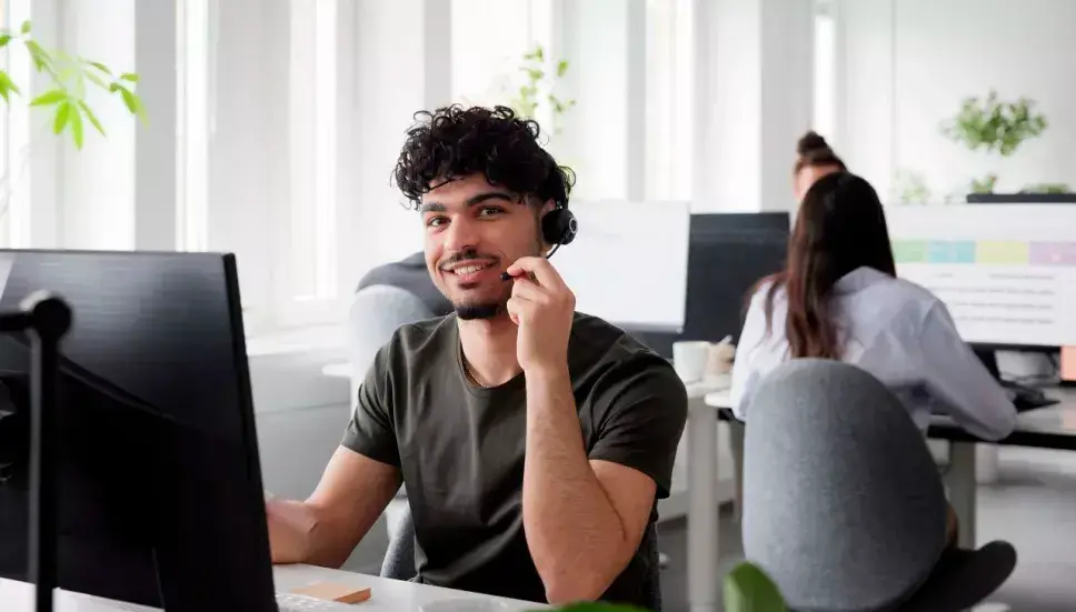 Persona aplicando a una vacante de empleo en Medellín, por medio del portal de Magneto Empleos. FOTO: GETTY