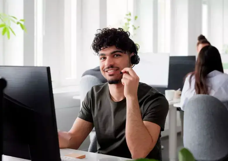 Persona aplicando a una vacante de empleo en Medellín, por medio del portal de Magneto Empleos. FOTO: GETTY