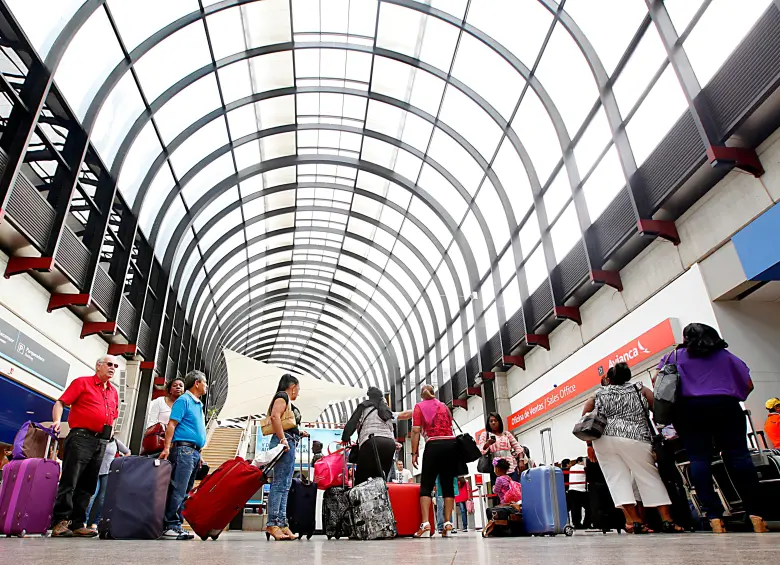 En 2023, cerca de 565.000 personas sobrepasaron el tiempo de permanencia autorizado en Estados Unidos. FOTO: Julio Herrera