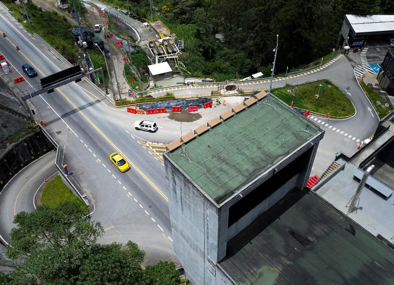 Tan solo por el Túnel de Oriente se estima que transiten 32.000 vehículos diarios en esta temporada. FOTO Manuel Saldarriaga