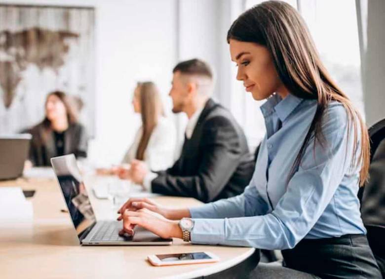 Sectores como ventas, logística y servicio al cliente lideran las contrataciones de talento joven. FOTO: Freepik