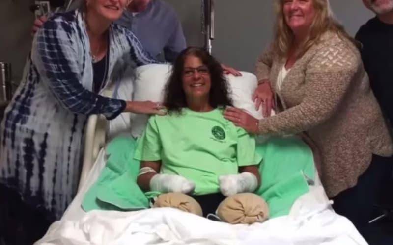 Pese a la gravedad de lo sucedido, Marie aseguró que no culpa a su perra; por el contrario, sus visitas al hospital se convirtieron en un apoyo emocional fundamental durante su recuperación. FOTO: Marie Trainer. 