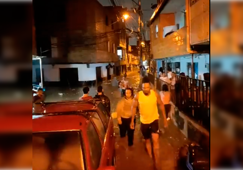 Barrio Sinaí, ubicado en Santa Cruz, resultó inundado luego de fuertes lluvias de este lunes. FOTO: CORTESÍA