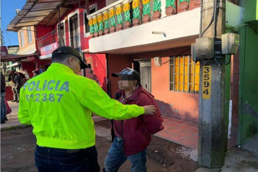 Alias Wilber es señalado de abusar sexualmente de una mujer de 83 años en la vereda La Quiebra de La Unión, Oriente de Antioquia, el pasado 27 de septiembre. Fue capturado en Santa Rosa de Osos, Norte del departamento. Foto: Cortesía Policía