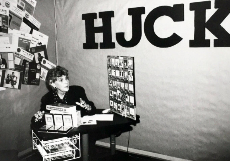 HJCK se despidió de sus oyentes tras 75 años promoviendo cultura en la radio