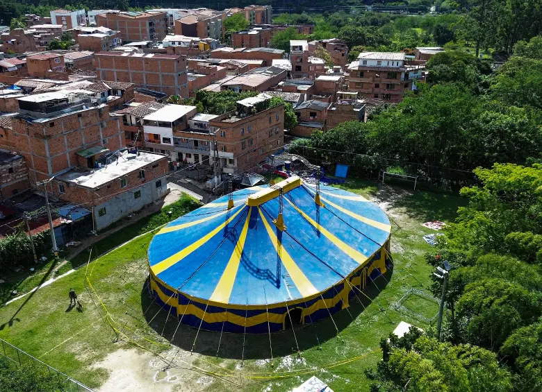 La carpa del Circo Colombia N 7 ha estado en diferentes municipios de Chocó, Córdoba y Antioquia. Luego de esta temporada, os soldados tendrán vacaciones. FOTO Manuel Saldarriaga