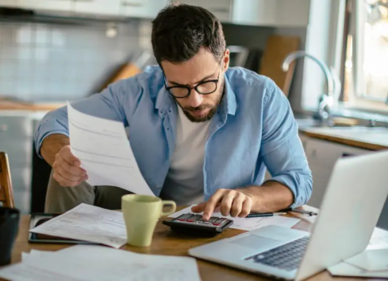 Los sectores como ventas, oficina y servicio al cliente lideran las ofertas sin experiencia. FOTO: GETTY