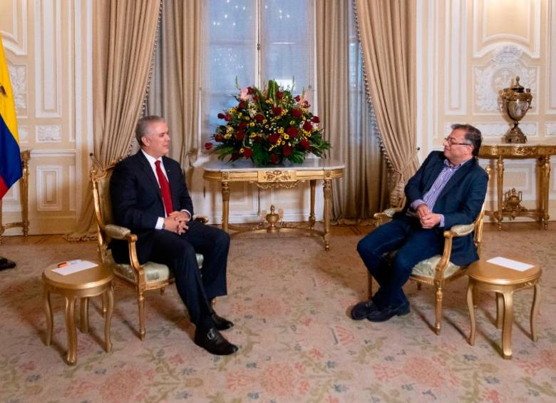 Esta es la imagen que se conoció del encuentro entre el mandatario saliente y el electo. FOTO: PRESIDENCIA 