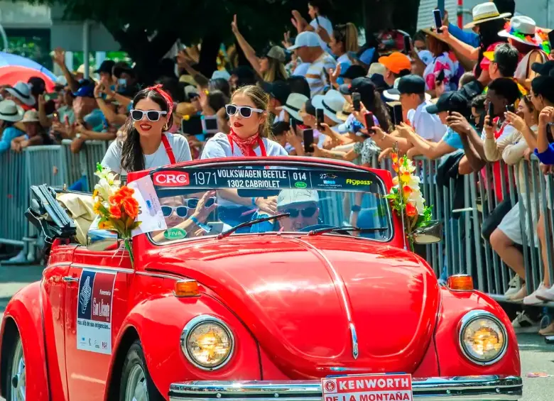 La Feria de las Flores 2025 reúne cientos de actividades culturales, musicales y patrimoniales en Medellín y sus corregimientos, celebrando las tradiciones paisas con flores, música y alegría. FOTO Esneyder Gutiérrez