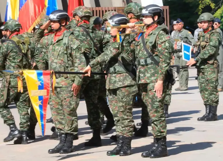 Medellín no contó con desfile militar del 20 de julio. En lugar del desfile, las autoridades locales y departamentales organizaron una ceremonia solemne en La Alpujarra, donde se rindió homenaje a la historia y a los héroes de la independencia de Colombia.