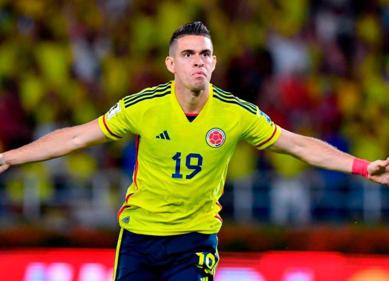 El delantero Rafael Santos Borré le dio la victoria a la Selección Colombia ante Venezuela. Foto Getty