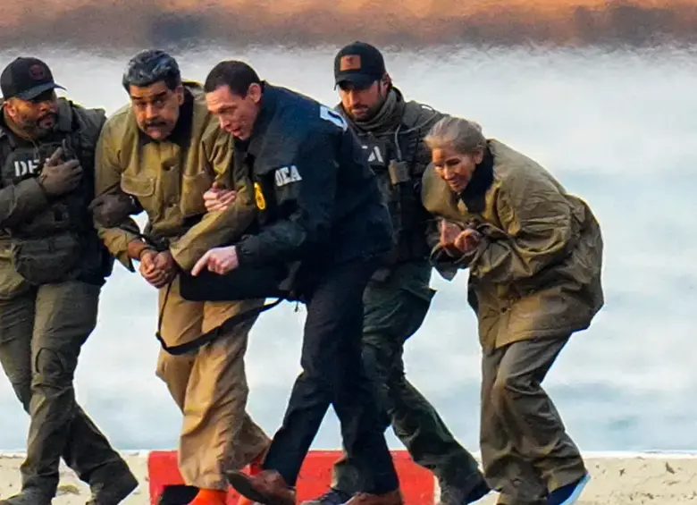 Esposado y con traje de preso: así fue la llegada de Nicolás Maduro al Tribunal de Nueva York. Foto: Getty