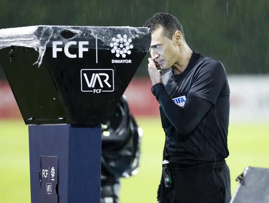 El FVS busca mejorar el rendimiento de revisión de jugadas sin perder tanto tiempo de juego. Foto: Manuel Saldarriaga.