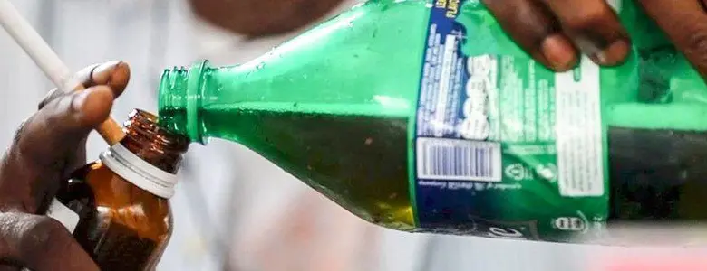 Alerta en Antioquia por el “pharming”: jóvenes que se drogan con medicamentos para la tos