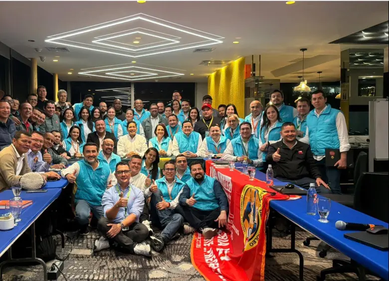 El pacto garantiza protección laboral para trabajadores con 18 años de servicio en la empresa. FOTO: X: @usofrenteobrero