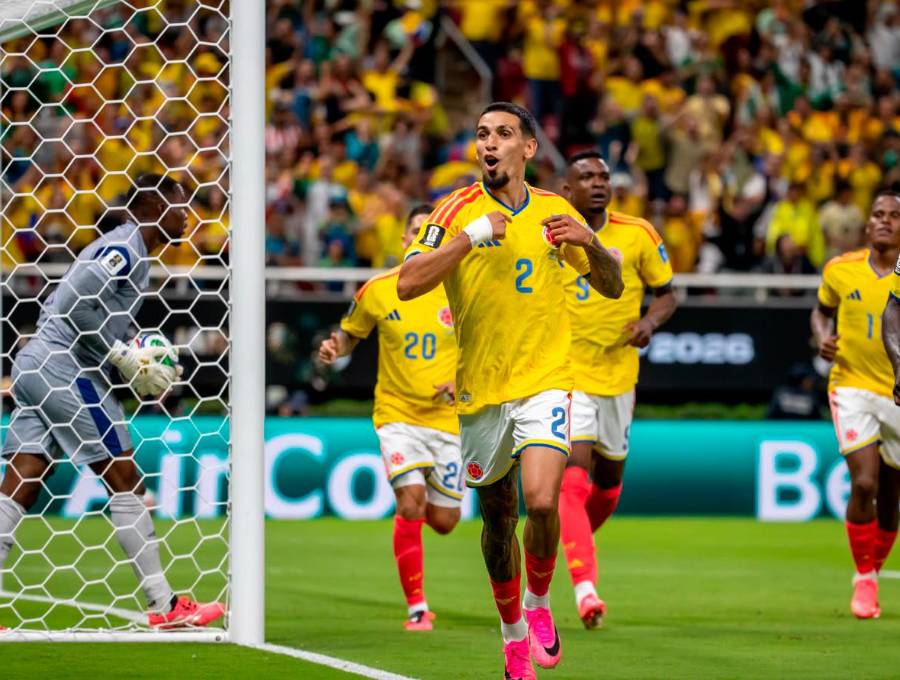 El lateral derecho antioqueño Daniel Muñoz es el goleador de la Selección Colombia en el Mundial de Norteamérica. Foto: Juan Antonio Sánchez