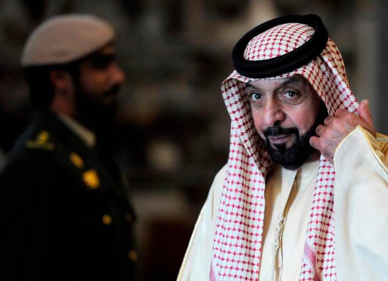 El jeque Jalifa bin Zayed Al Nahayanes sufrió un derrame en el 2014, por lo que su medio hermano, Mohamed Bin Zayed, dirige los asuntos del país desde entonces. FOTO EFE