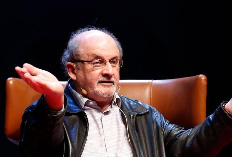 Salman Rushdie ha vivido por más de treinta años bajo la custodia de la policía británica. Su nombre ha sonado para obtener el premio Nobel de Literatura. Su obra ha merecido premios y cuestionamientos. FOTO: EFE