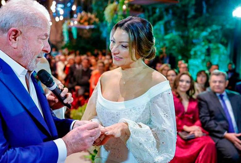 El expresidente y candidato de 76 años se casó la noche de este miércoles con la socióloga Rosângela da Silva FOTO STUCKERT