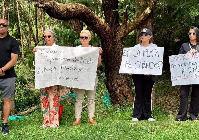 Las familias reclamaron a la Defensoría que no dilate más la entrega de las indemnizaciones. FOTO: Cortesía Personería